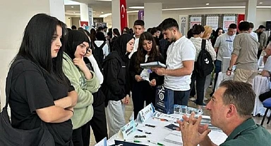 ARÜ, lise öğrencilerinin üniversite tercihi için dil döktü