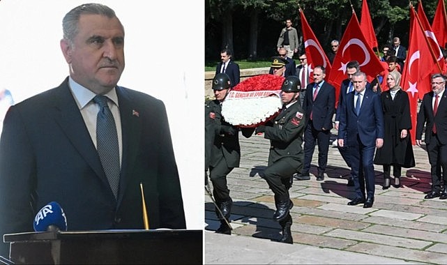 Bakan Bak gençlerle birlikte Ata'nın huzuruna çıktı! İşte Özel Defter'e yazdığı mesaj
