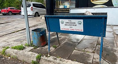 Belediyenin koyduğu 'çöp kovası' görüntü kirliliği yapıyor