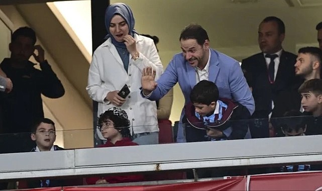 Berat Albayrak aylar sonra ilk kez görüntülendi! Çocuklarıyla birlikte Beşiktaş-Trabzonspor finalini izledi
