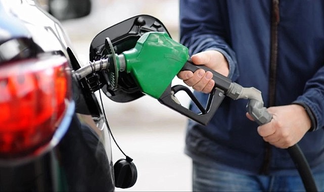 Bu gece yarısından itibaren benzine 1 lira 37 kuruş, motorine ise 1 lira 24 kuruş indirim gelmesi bekleniyor