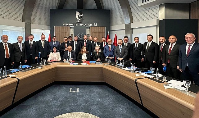 CHP'li başkanlardan Genel Başkan Özel'e brifing
