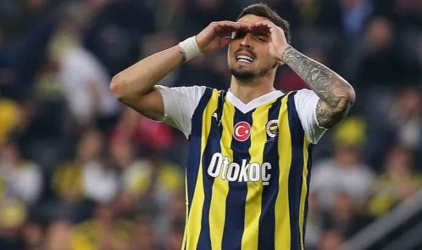 Fenerbahçeli Rade Krunic, şampiyonluk baskısını kaldıramadığını itiraf etti