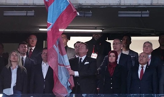 Finalde protokol tribünü karıştı! Beşiktaş Başkanı Hasan Arat çılgına döndü