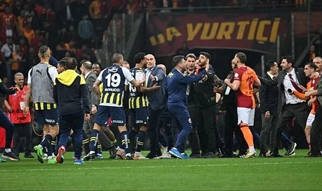 Galatasaray-Fenerbahçe derbisinde stad müdürüne saldıran 5 kişi hakkında işlem başlatıldı