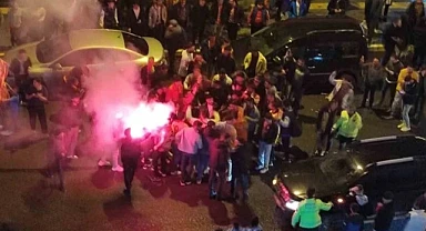 Galatasaraylı taraftarlar şampiyonluğu kutladı