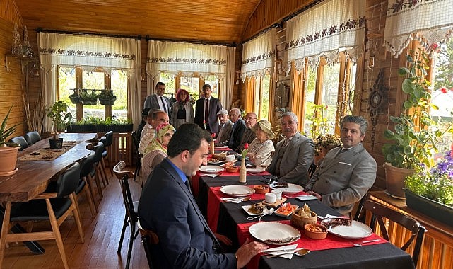Huzurevinde kalan yaşlılar unutulmadı