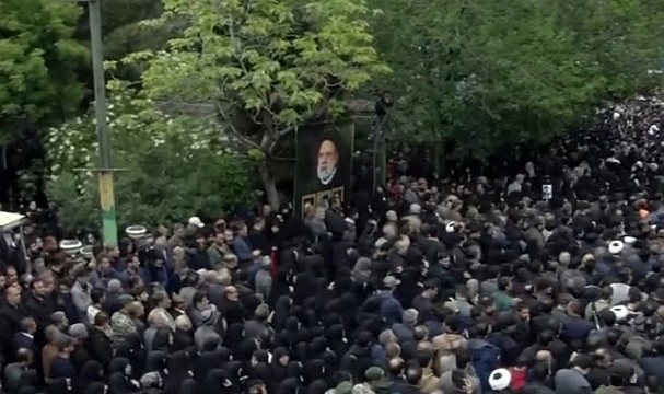 İbrahim Reisi'nin cenaze töreninden ilk görüntüler! İzdiham yaşanıyor