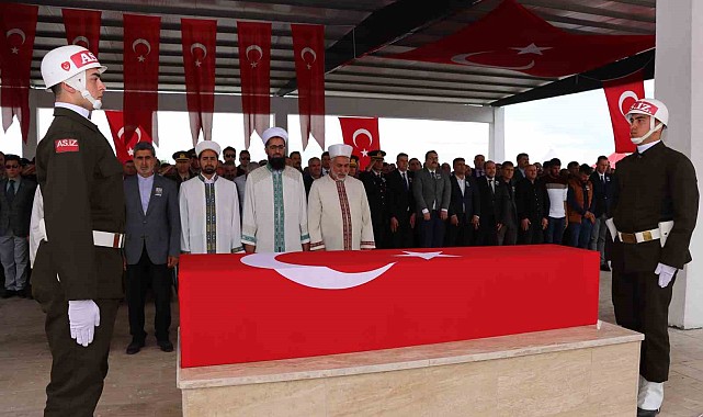 Iğdırlı Pençe-Kilit şehidine gözyaşlarıyla veda