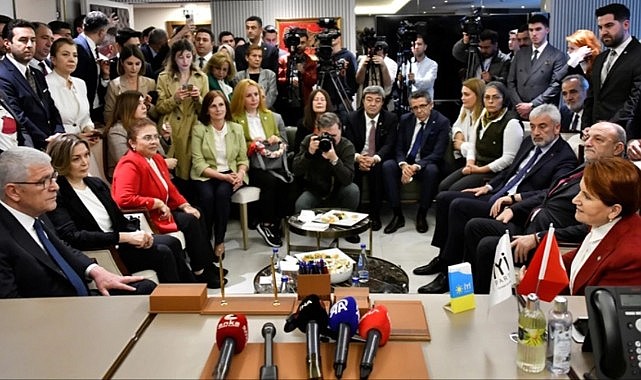 İYİ Parti'deki devir teslim törenine sessizlik damga vurdu