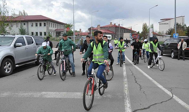 Kars'ta 11.Yeşilay Bisiklet Turu