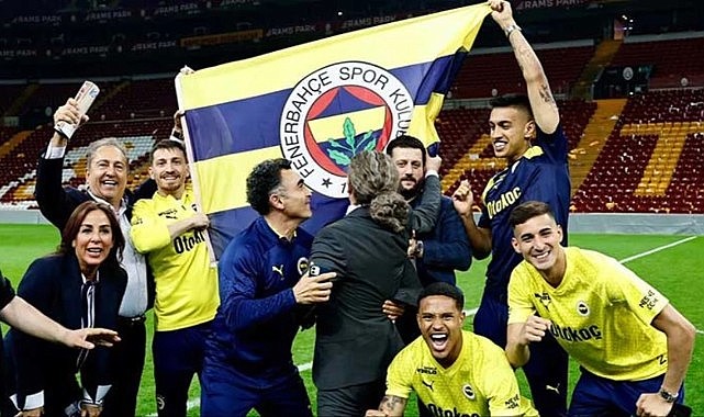 Krizi futbolcular başlattı! RAMS Park'ın ortasında Fenerbahçe bayrağı açılınca olanlar oldu
