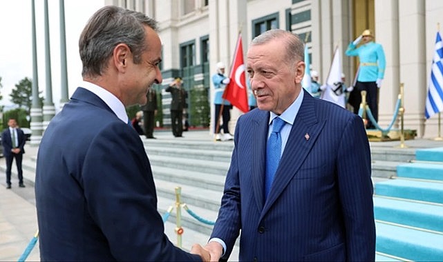 Miçotakis bir kez daha resti çekti: Türkiye'yi ilgilendirmez