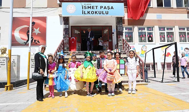 Minik öğrencilerden 'sıfır atık' defilesi