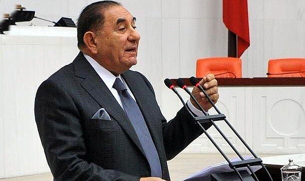 Prof. Dr. Esfender Korkmaz, Çıldır'a öğretmenevi yaptırıyor
