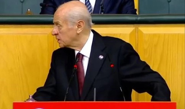 Promter'ı bozulan Bahçeli'nin zor anları! Öylece kalakaldı