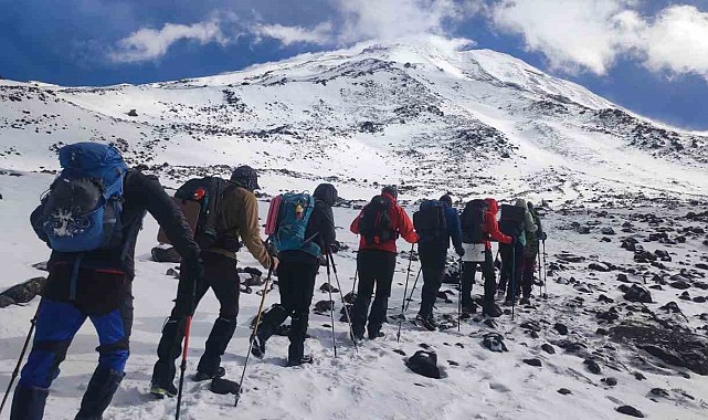Rus dağcılar tipiye yakalandı