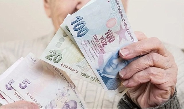 Seçime de toplantıya da damga vurdular! Vekillerin emekli için istediği zam oranı AK Parti'yi karıştırdı