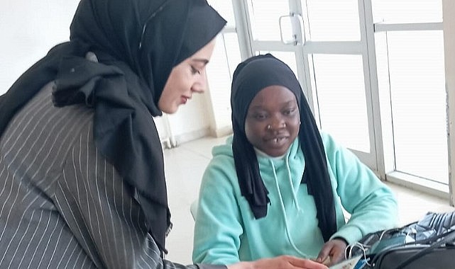 Ülkü Ocakları, eğitim seti dağıttı