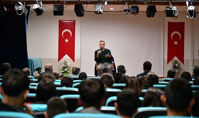 Vali Çiçek, öğrencilerle söyleşi yaptı