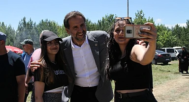 Vekil İncesu, maaşını öğrencilere burs olarak veriyor