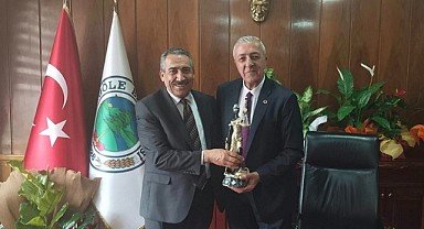 Yücel Akkoç, Göle Belediye başkanı Gökhan Budak’ı ziyaret etti