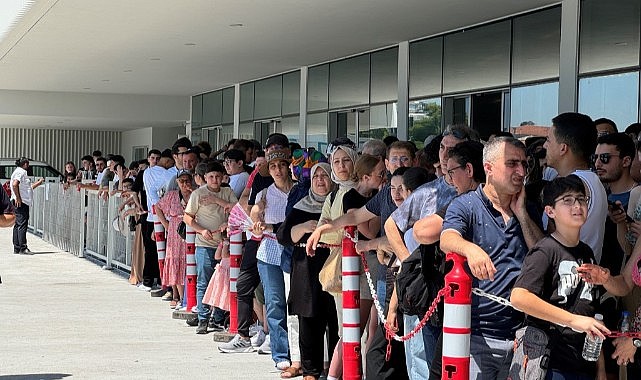 Adalar iskelesinde bayram yoğunluğu