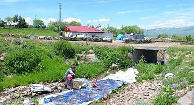 Ardahan'da geleneksel halı yıkama geleneği devam ediyor
