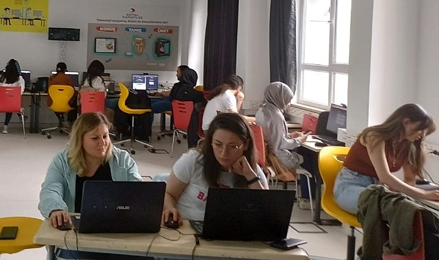 Ardahan'da öğretmenler yapay zeka eğitiminde buluştu