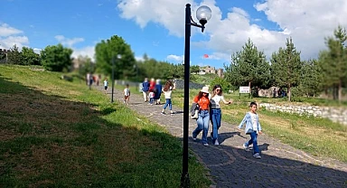 Ardahan Kalesi ziyaretçi akınına uğradı