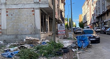 Belediye kaldırımların işgaline neden göz yumuyor?