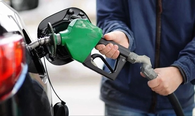 Benzin ve motorine indirim! Fiyatlar gece yarısı güncellendi
