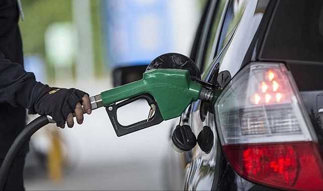 Benzin ve motorine yapılacak zamlar ertelendi