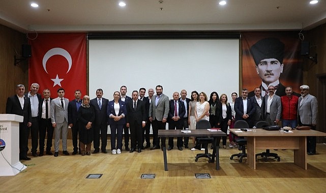 Burak Taştan’dan, Kars Belediye başkanı Ötüger Senger’e plaket