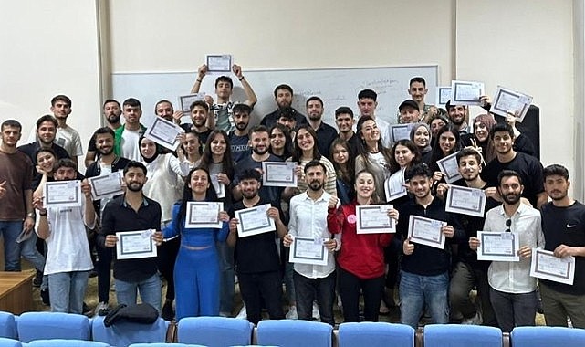 Eğitmenler, öğrencilere antrenörlük eğitimi verdi