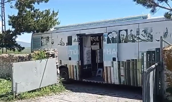 Gezici Kütüphane Köy okulunda