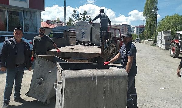 Göle'de çöp konteynerları yenileniyor