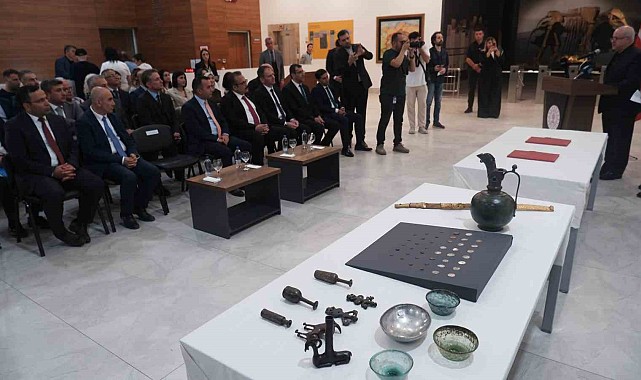 İran'a ait 55 eser Erzurum'da iade edildi