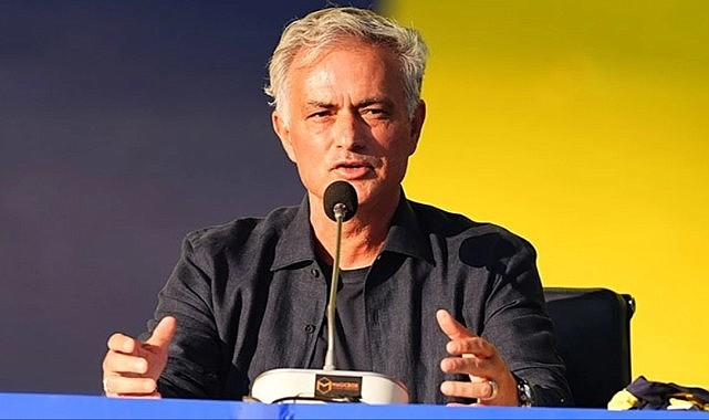 Jose Mourinho ayağının tozuyla tüm takıma gözdağı verdi: Kimse geç kalamaz