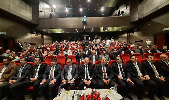 Kars'ta en çok kitap okuyan öğrenci ve velilere ödül verildi