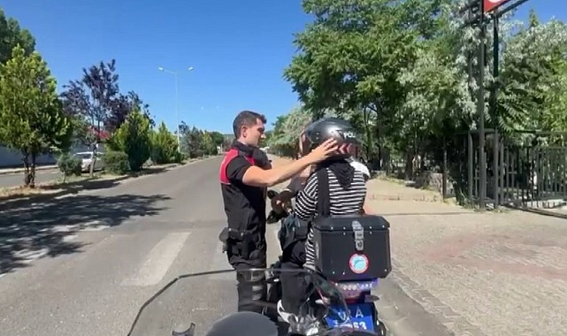 Kimliğini unutan öğrencinin imdadına Yunus polisleri yetişti