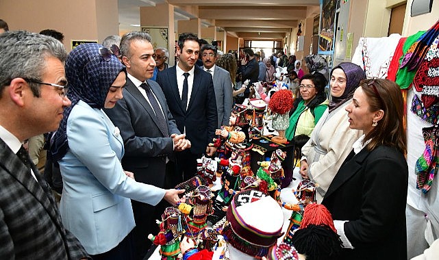 Kursiyerlerden 'Hayat Boyu Öğrenme haftası' sergisi