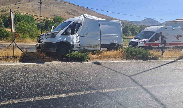 Malatya'da otobüs ile kamyonet çarpıştı, 1 yaralı