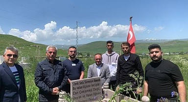 MHP İl başkanı Mert, şehitliği ziyaret etti