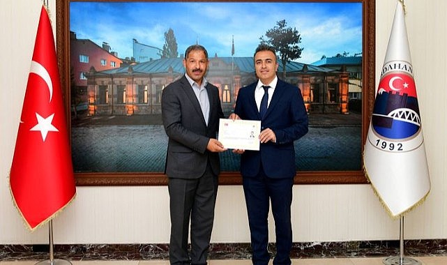 Ordu Cami İmam Hatibi Adem Karabacak'a başarı belgesi verildi