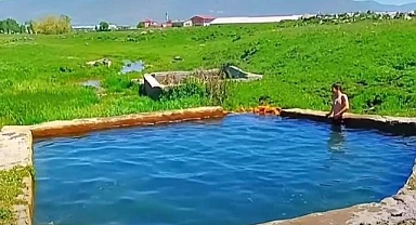 Sugöze çermiği çocukların yüzme havuzu oldu