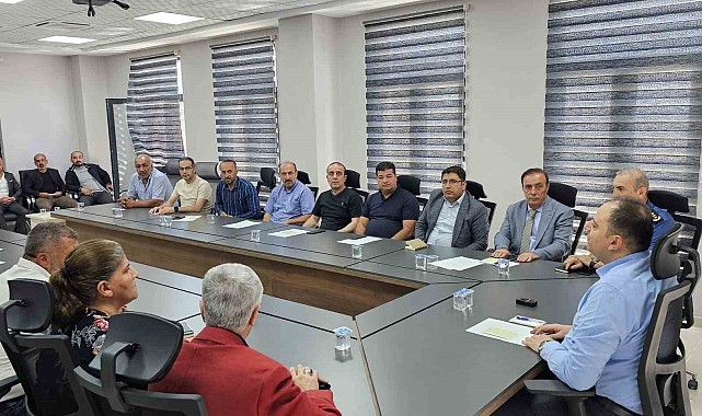 Tatvan Kaymakamı Demir muhtarlarla bir araya geldi