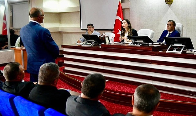 Vali Çiçek, Alevi dedelerini dinledi