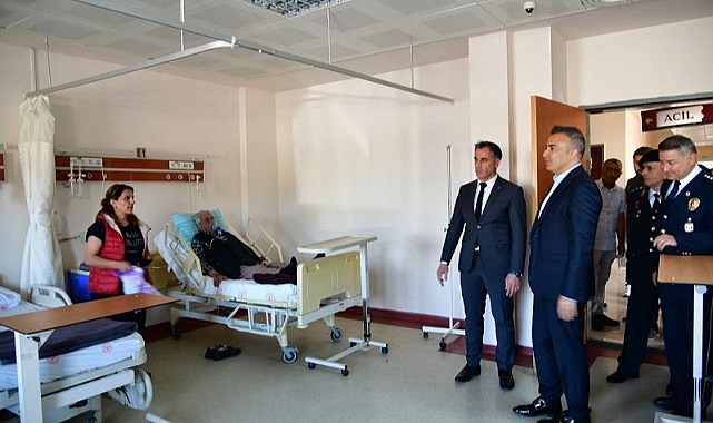 Vali çiçek, hastane personeli ve tedavi gören hastaların bayramını kutladı