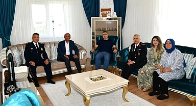 Vali Çiçek, şehit aileleri ve gazilerin bayramını kutladı